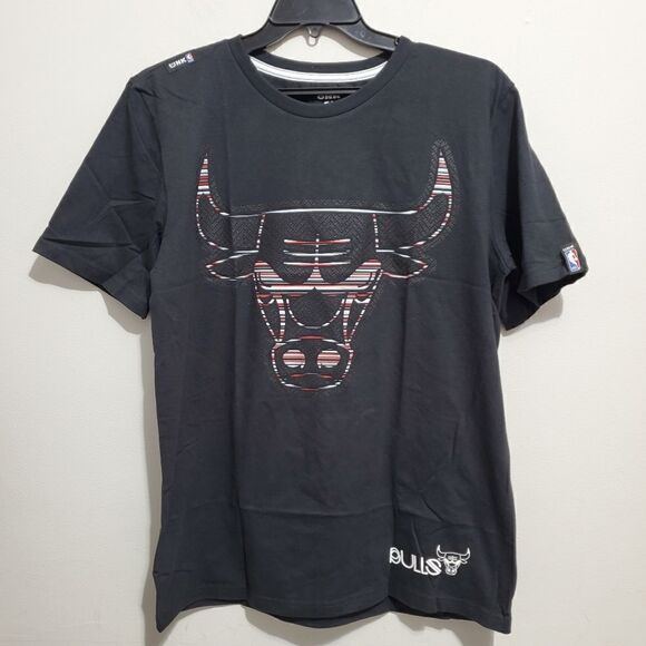 NBA CHICAGO BULLS SZ MEDIUM T SHIRT NWOT UNK BLACK/RED - Picture 1 of 9